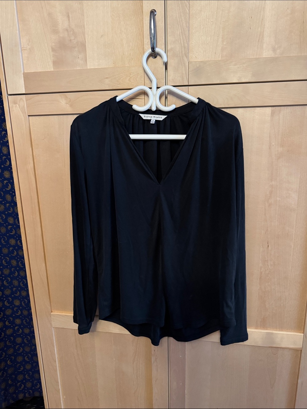 Black V-Neck Long-Sleeve Women's Top